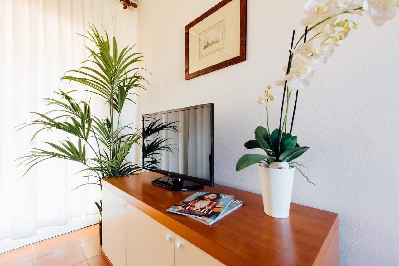 One-Bedroom Apartment Garden,609183060:JPEG