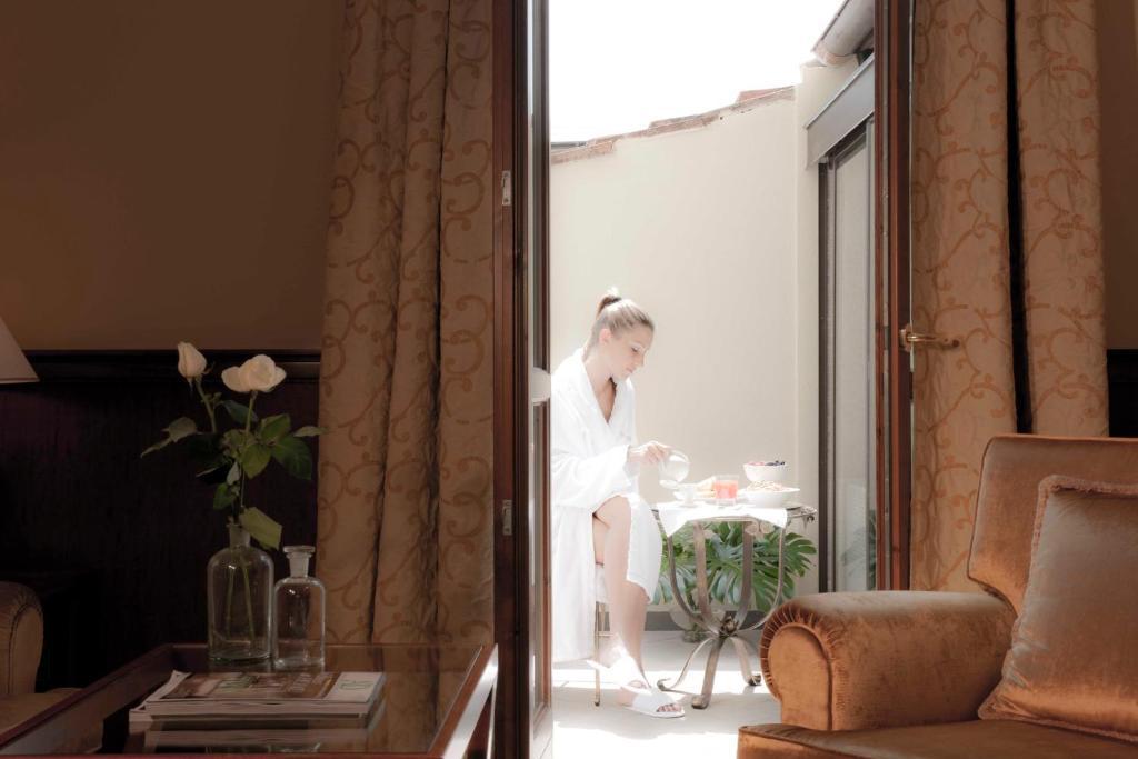 Junior Suite with Spa Bath,378814765:JPEG