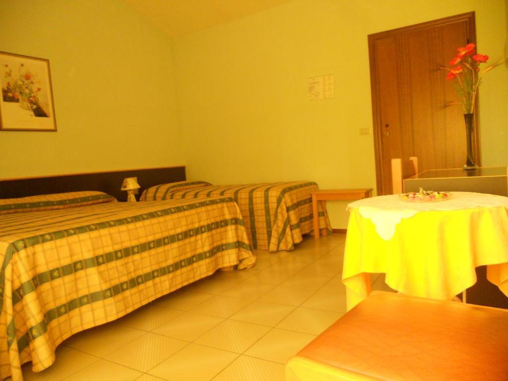 Triple Room,519671367:JPEG