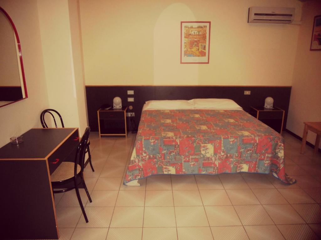 Standard Double or Twin Room,134413320:JPEG