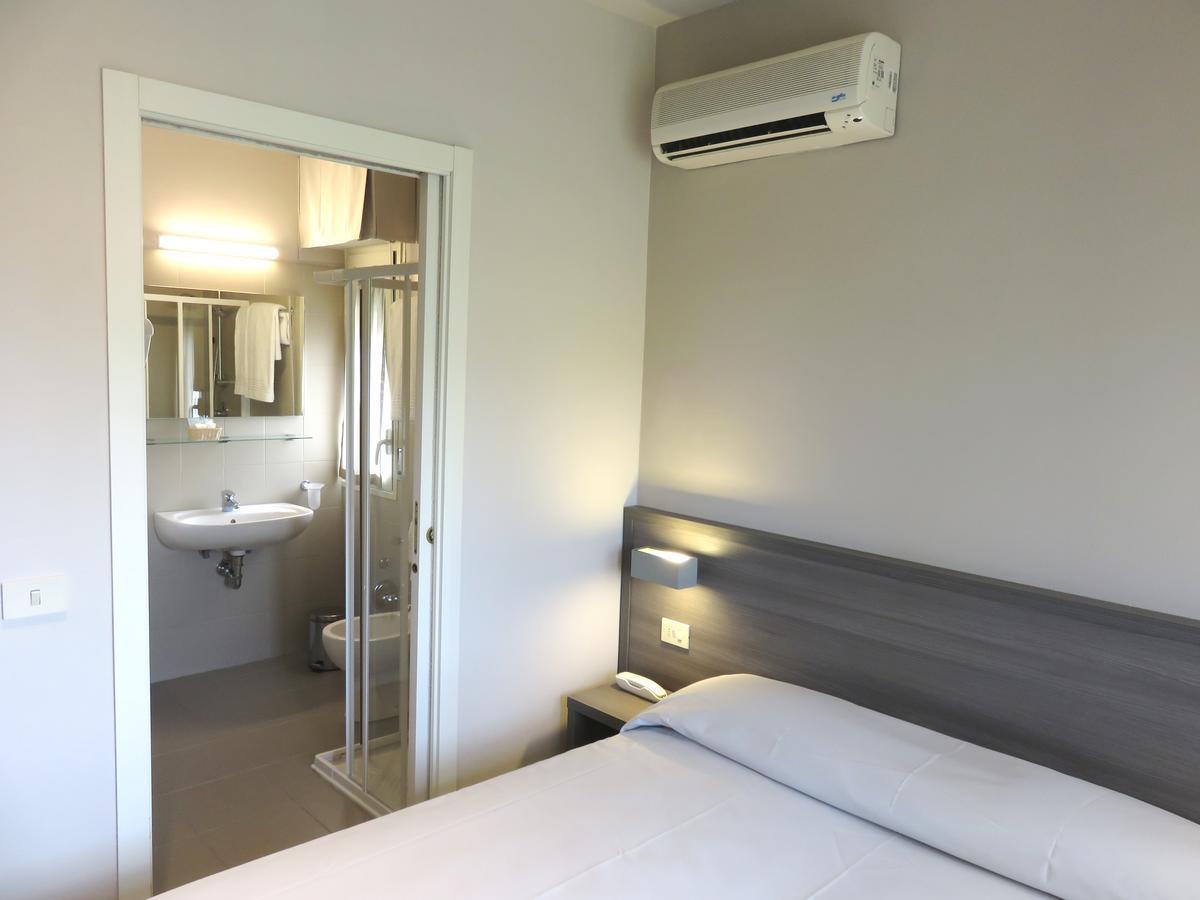 Standard Double Room,640372554:JPEG