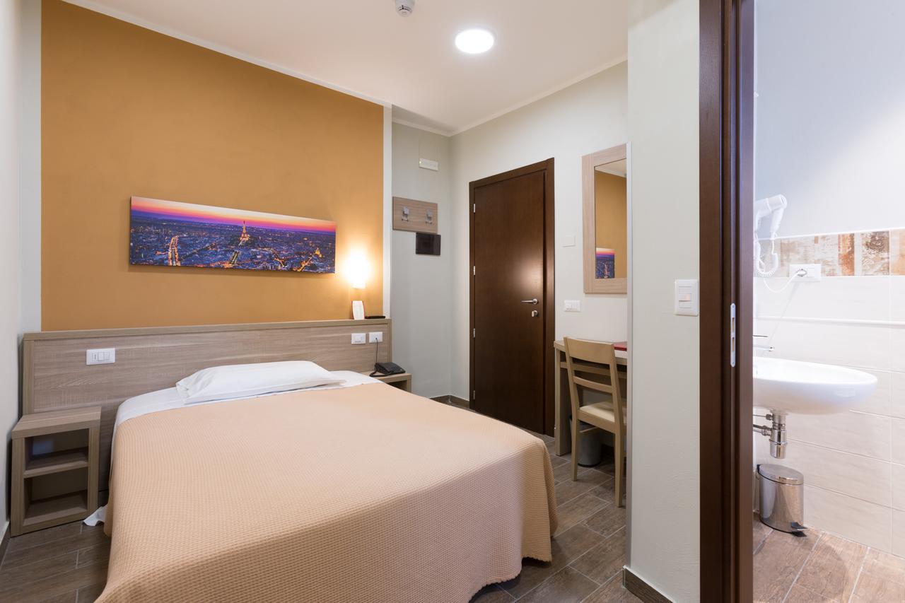 Large Single Room,640759584:JPEG