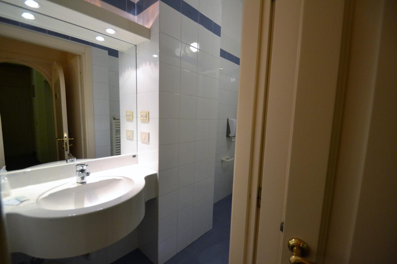 Single Room,645223743:JPEG