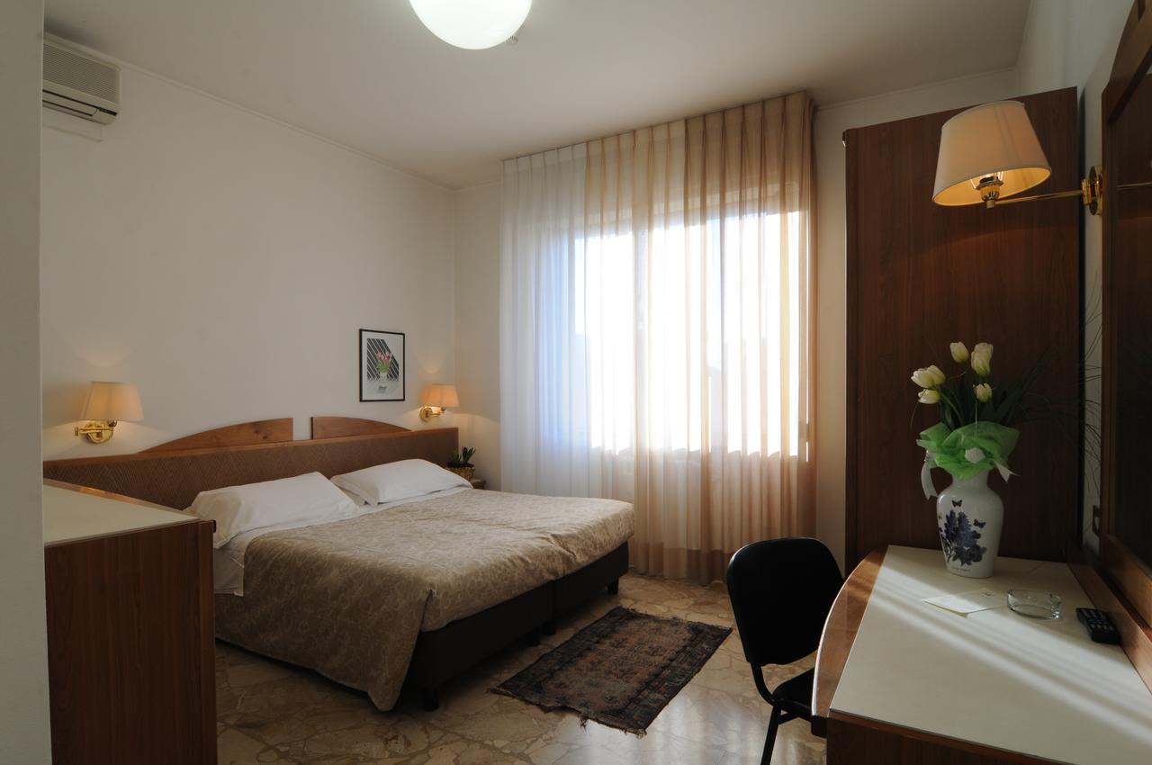 Triple Room,646404093:JPEG