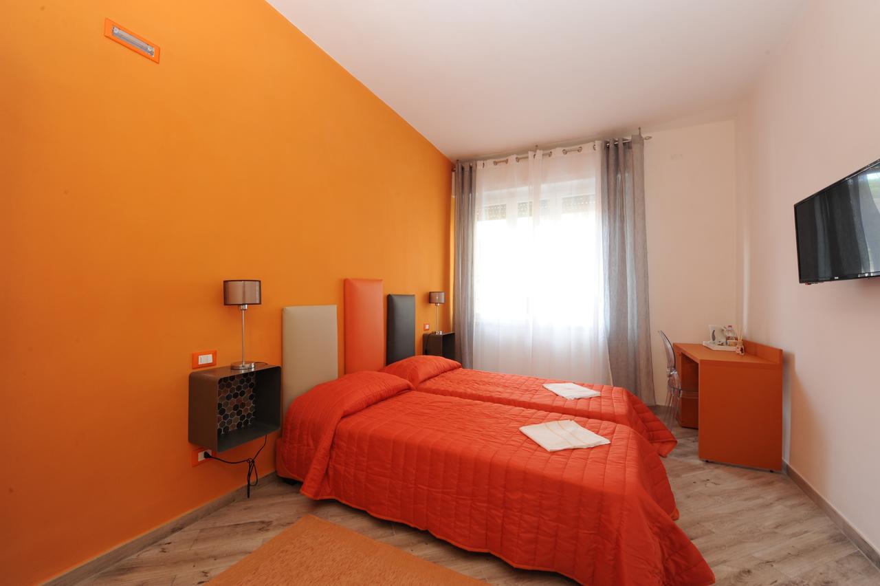Double or Twin Room Private External Bathroom