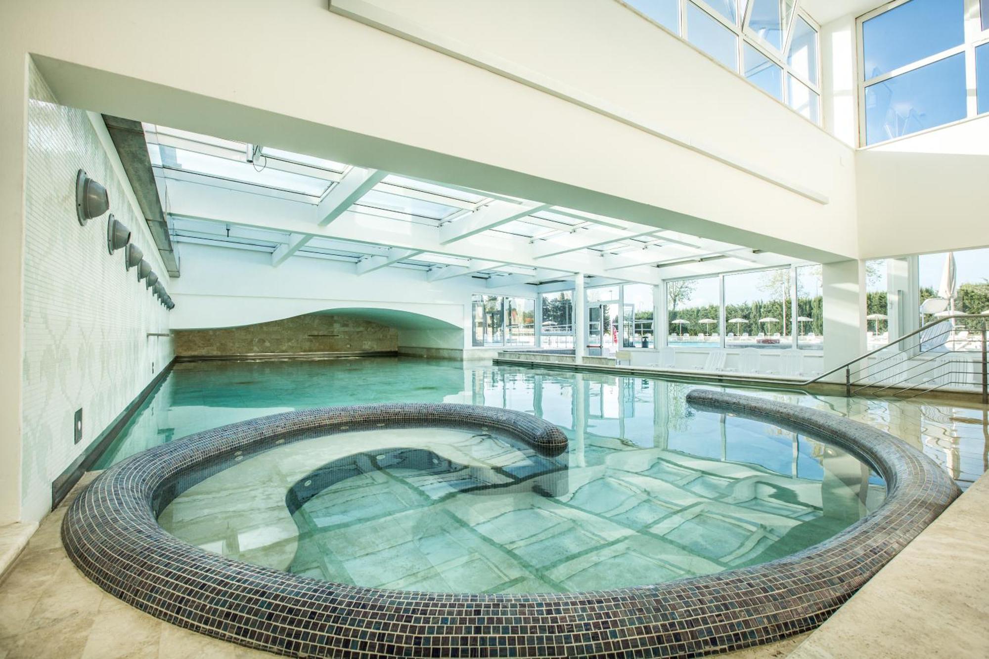Deluxe Double or Twin Room Pool View