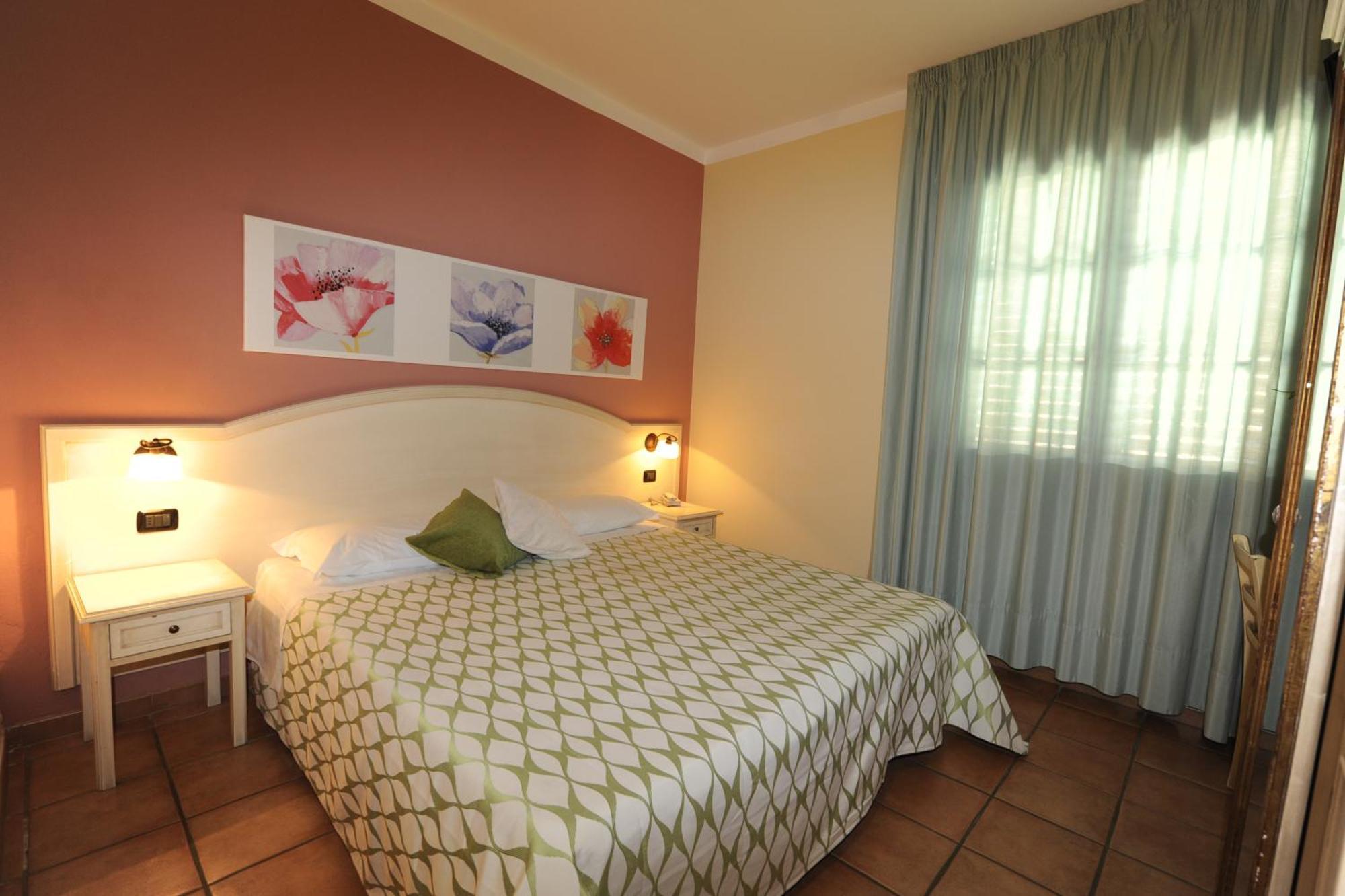 Deluxe Double or Twin Room Spa Bath,699835612:JPEG