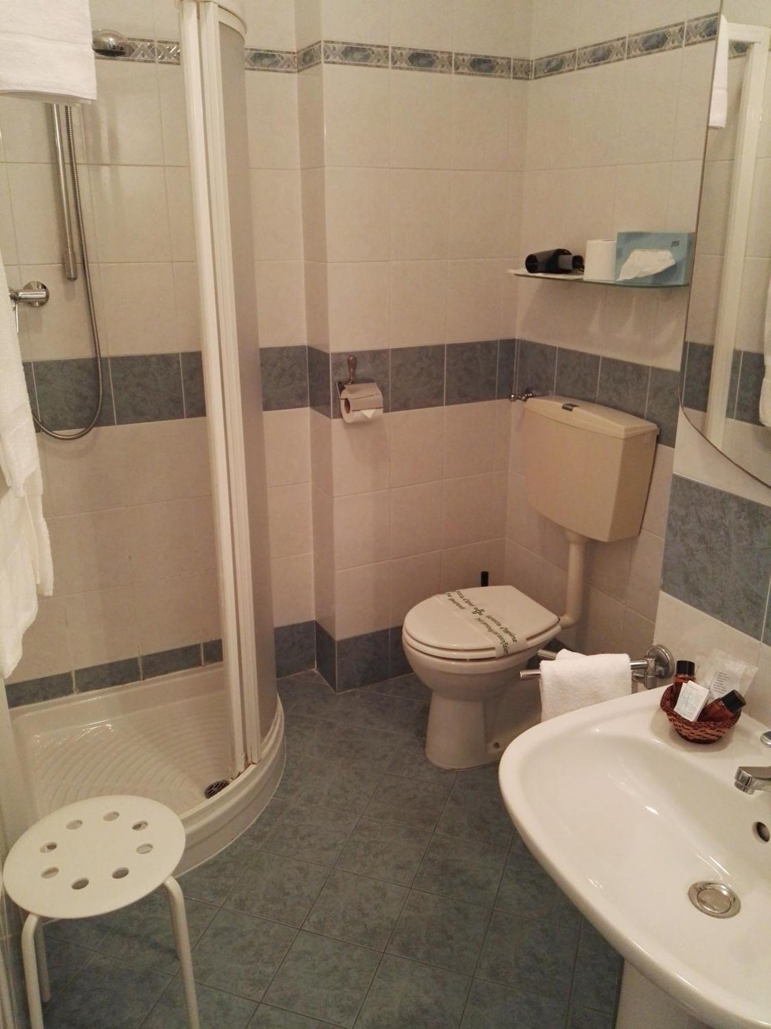 Small Double Room,700645462:JPEG