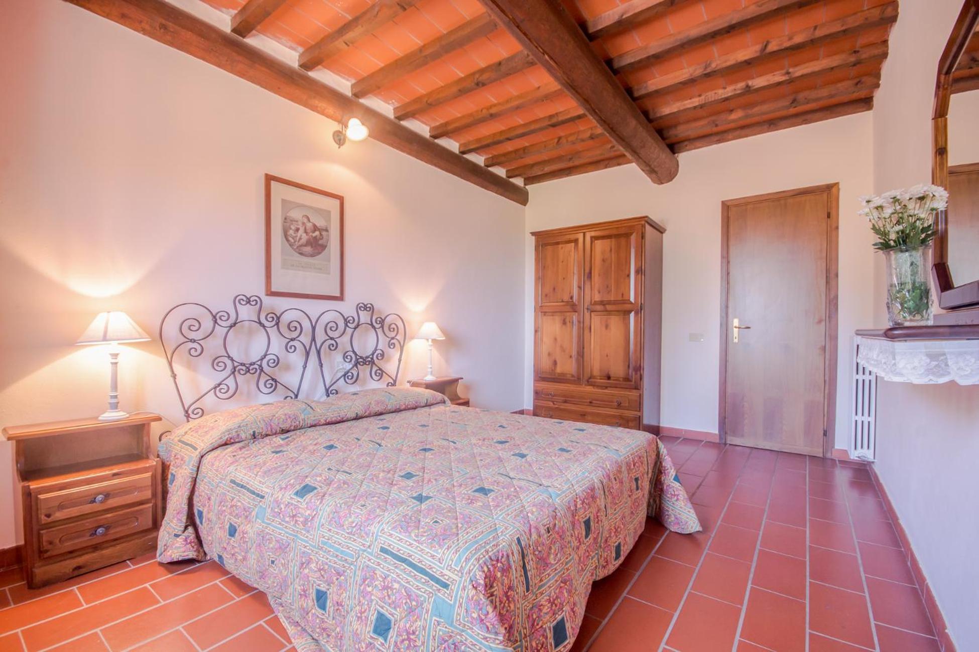 One-Bedroom Apartment,1278173833:JPEG