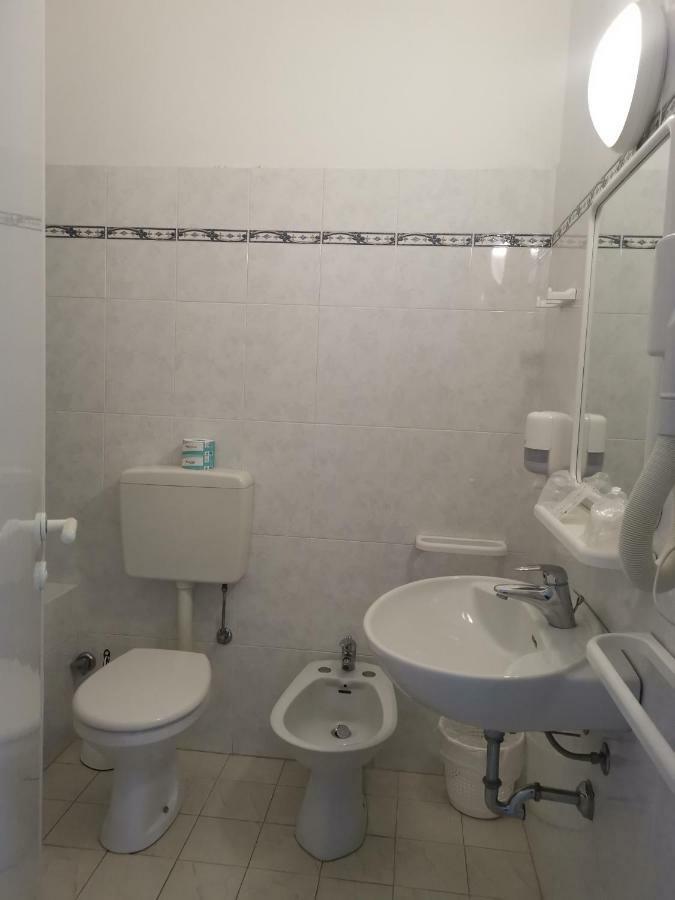 Double or Twin Room Disability Access,789732156:JPEG