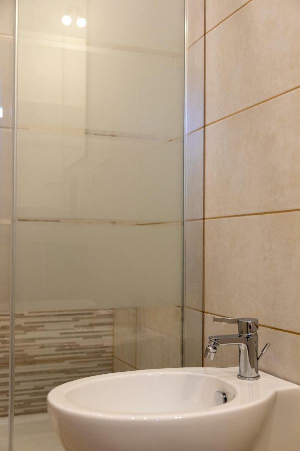 Family Room Private Bathroom