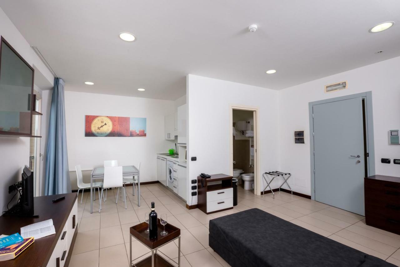 Deluxe One-Bedroom Apartment,830640281:JPEG