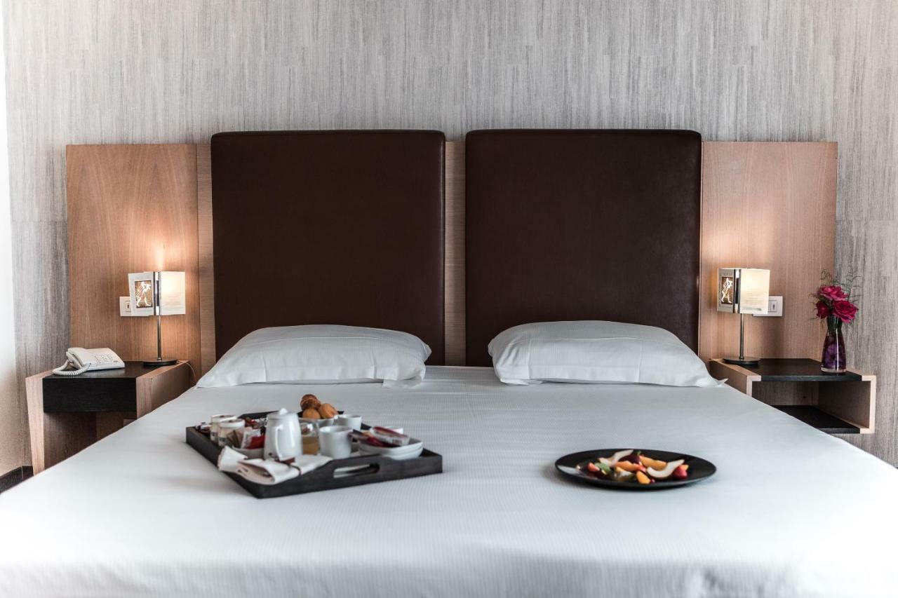 Standard Double or Twin Room,830983535:JPEG