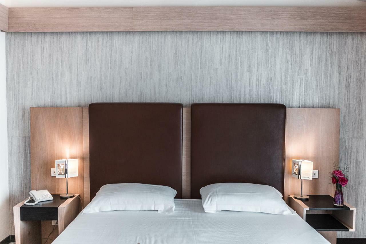 Economy Double or Twin Room,1112921604:JPEG