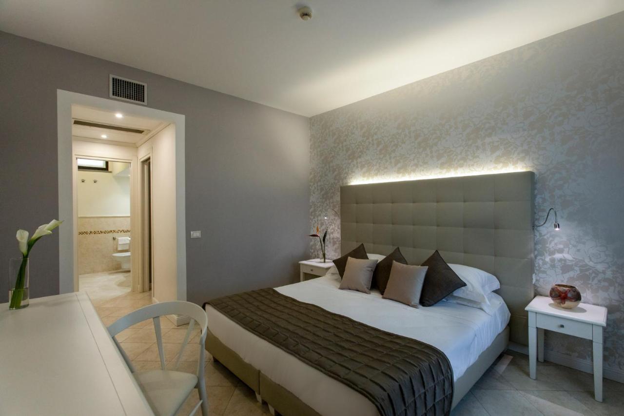 Deluxe Room,943885312:JPEG