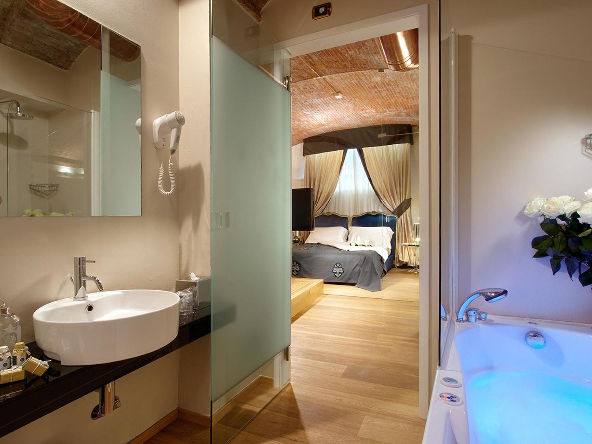 Suite Spa Bath,1613666630:JPEG