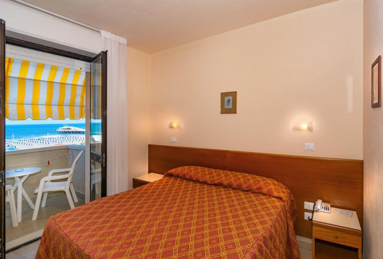 Double or Twin Room Sea View,364639642:JPEG