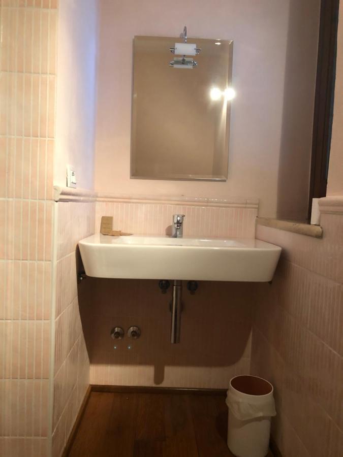 Suite,977977978:JPEG