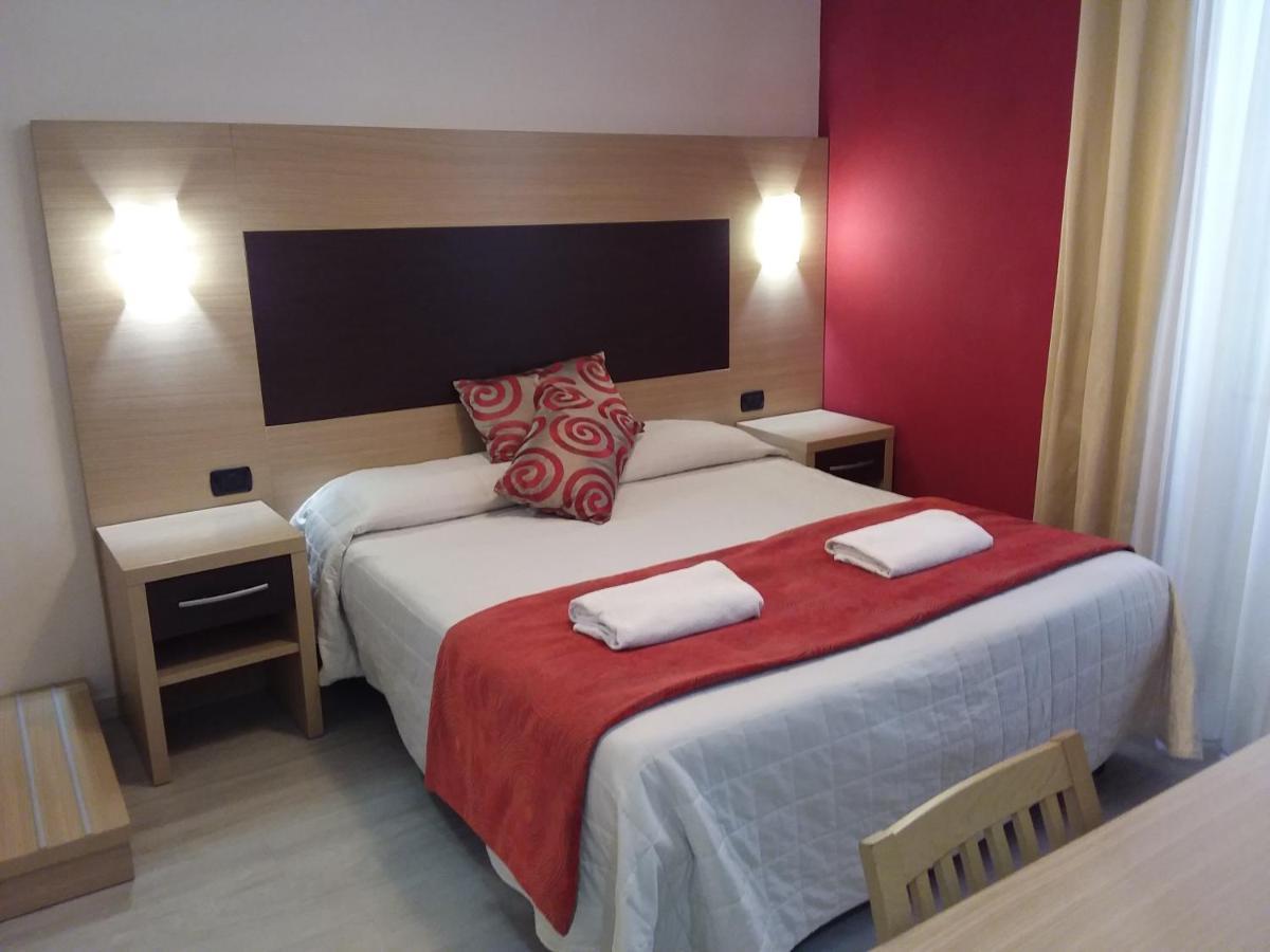 Double or Twin Room,991615921:JPEG