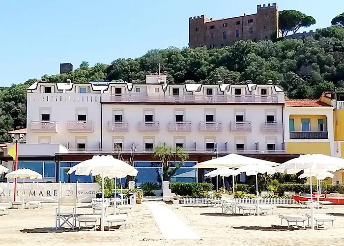 Castiglione della Pescaia Hotels with Tennis Court