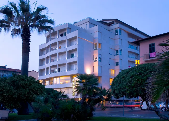 Hotel con piscina a Viareggio