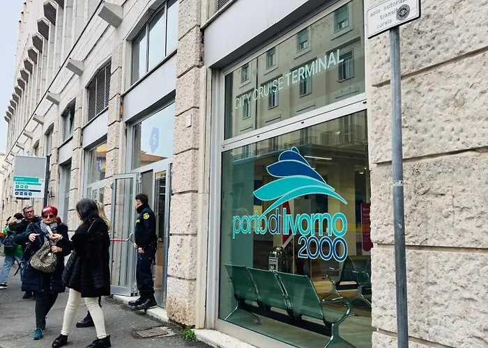 Affittacamere THE SHUTTLE - al porto - fortezza - vicino Prefettura Livorno