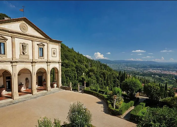 Luxury Hotels in Fiesole near Campanile di Giotto
